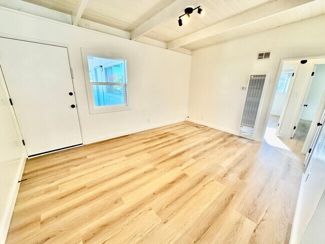 Building Photo - El Cerrito, Newly Renovated 2BR/1BA Upstairs Unit – Convenient Location!