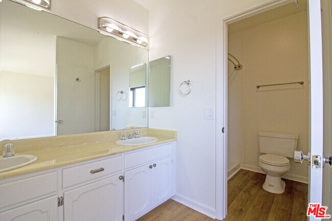 Building Photo - 1735 N Dillon St