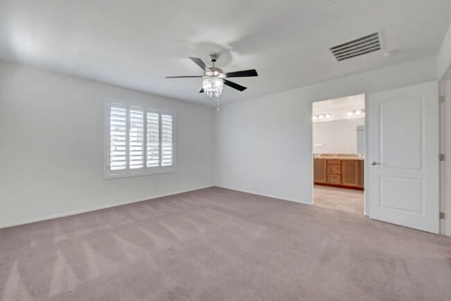 Building Photo - Stunning 3 Bedroom in Skye Canyon Master P...