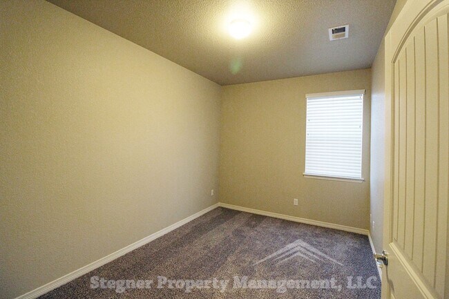 Building Photo - Great Townhome in Southeast Fort  Collins