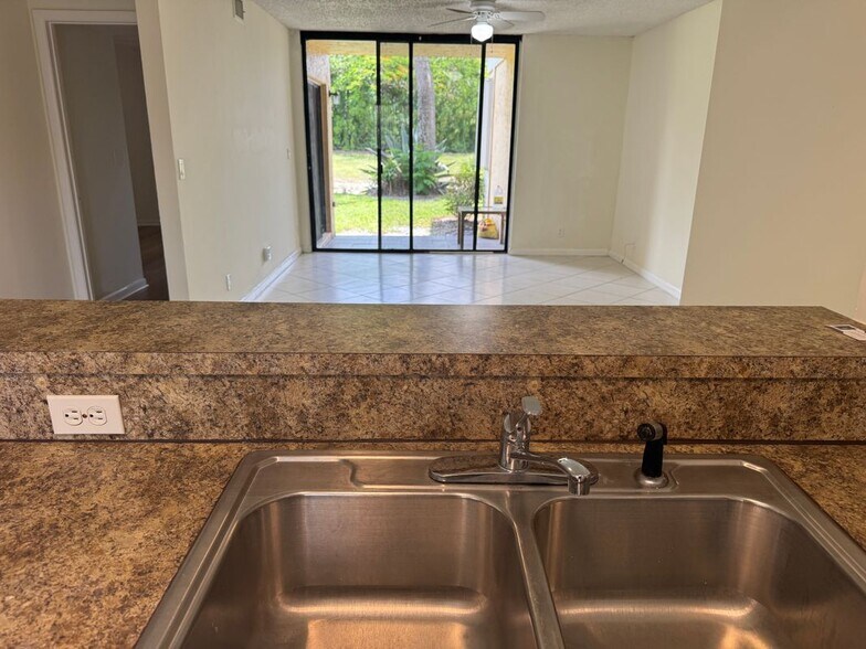 Building Photo - 5661 Riverside Dr