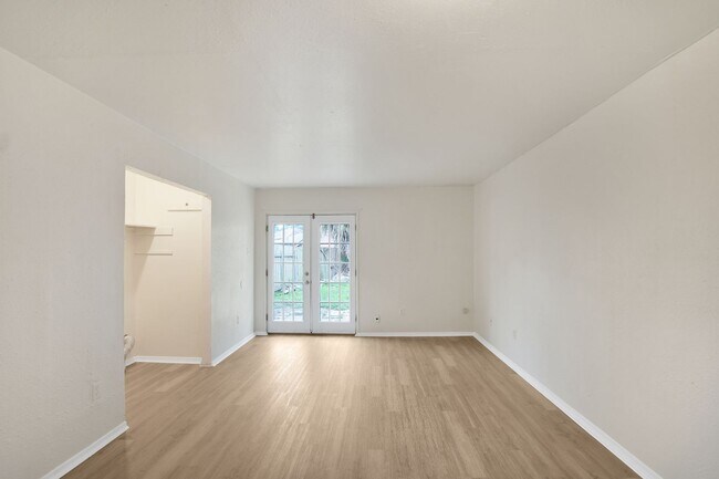 Building Photo - 500-502 Behrman Hwy
