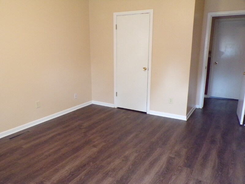 Building Photo - 128 E Yucca Ave