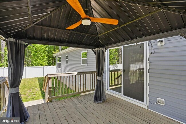 Building Photo - 283 Shorewood Dr
