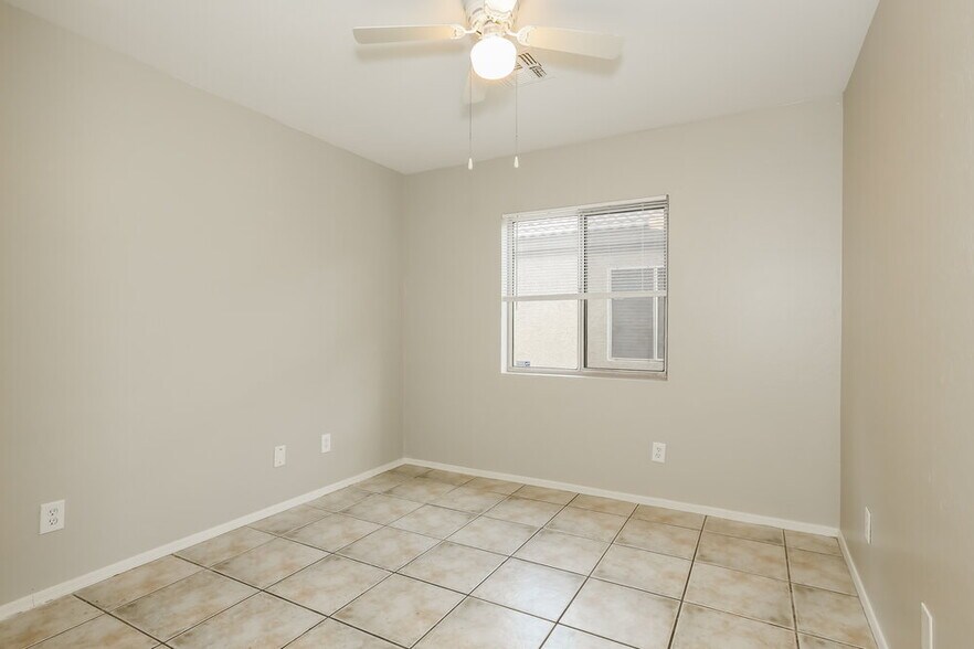Building Photo - 12621 W Bloomfield Rd