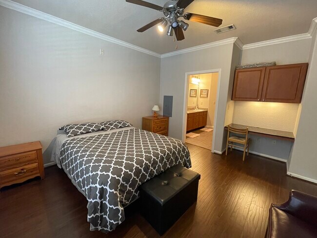 Building Photo - 1711 Old Spanish Trl