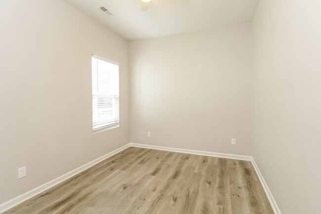 Building Photo - 2521 Meadow Crossing Dr