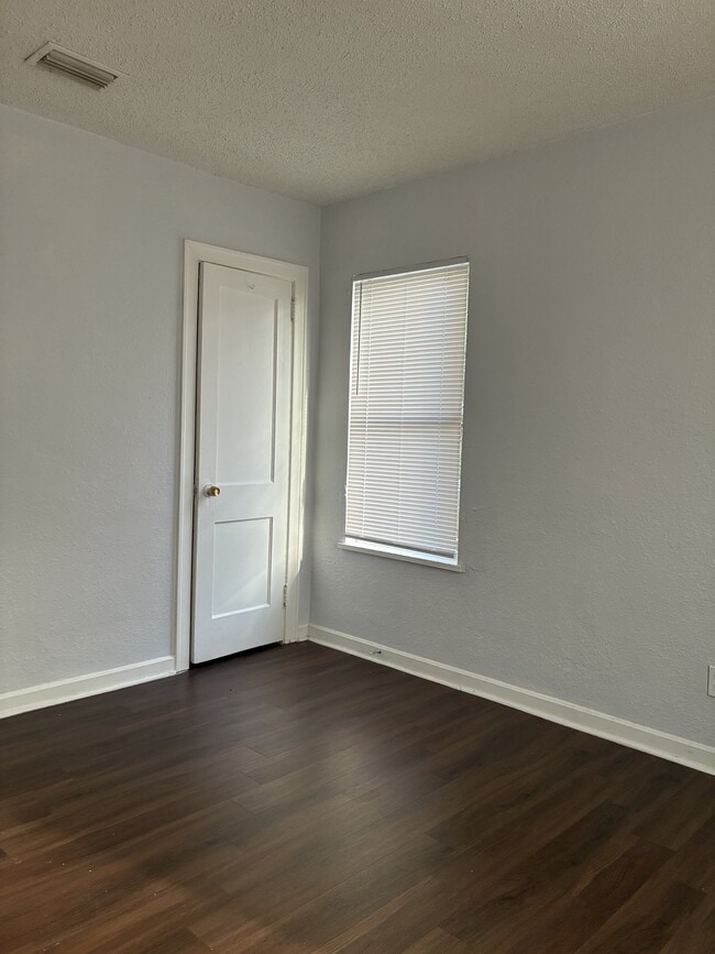Building Photo - 7545 Wilder Ave
