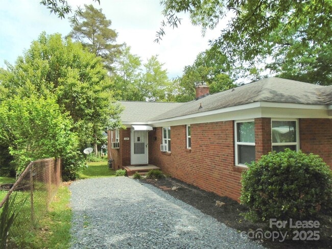 Primary Photo - 1241 Reece Rd