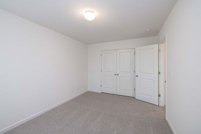 Building Photo - 3BD Townhome Convenient to Hwy 74/ Minutes to Bypass - MOVE IN READY