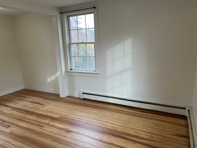 Building Photo - Charming Single Home!