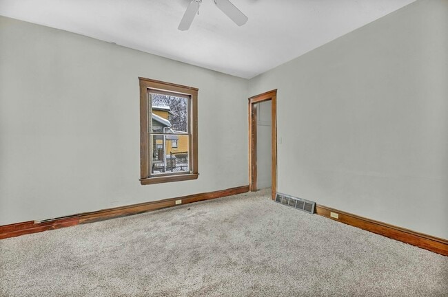 Building Photo - 1261 E 123rd St