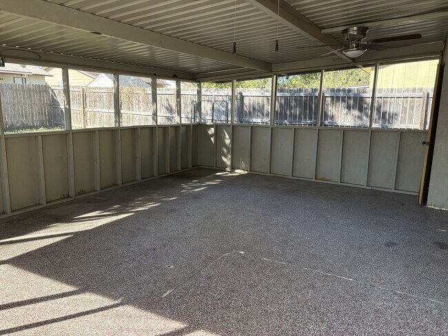 Building Photo - 121 N Meadow St