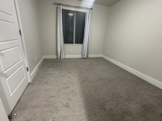 Building Photo - Beautiful Traverse Mtn. Townhome for rent!