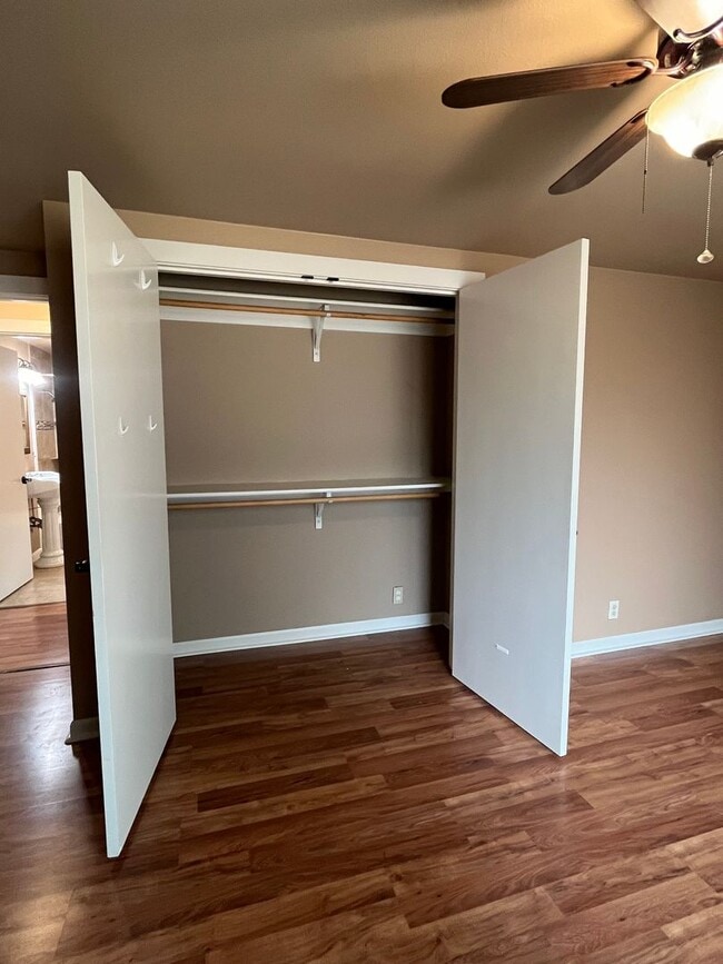 Building Photo - 2-Bedroom 1-Bathroom unit W/ private deck and yard