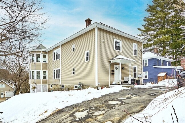 Building Photo - 920 Pleasant St