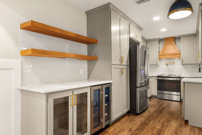 Building Photo - 224 Anhalt Dr