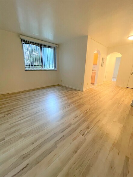 Building Photo - 5712 Phillips Ave