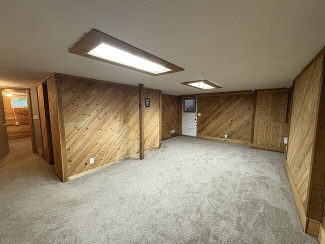 Building Photo - 16093 SW Roy Rogers Rd