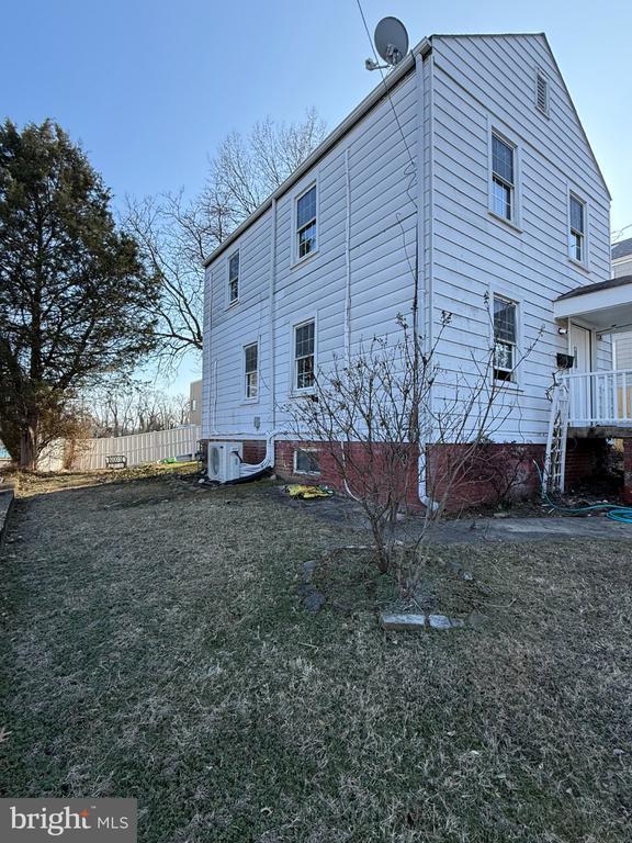 Building Photo - 1608 13th Rd S