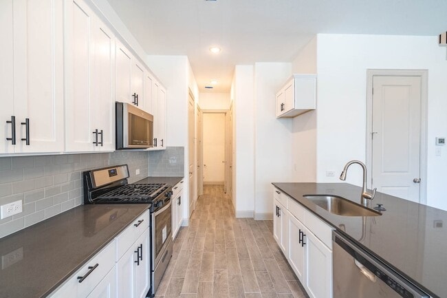 Building Photo - 6151 Blythe Dr