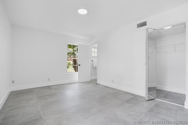 Building Photo - 737 Nantucket Cir