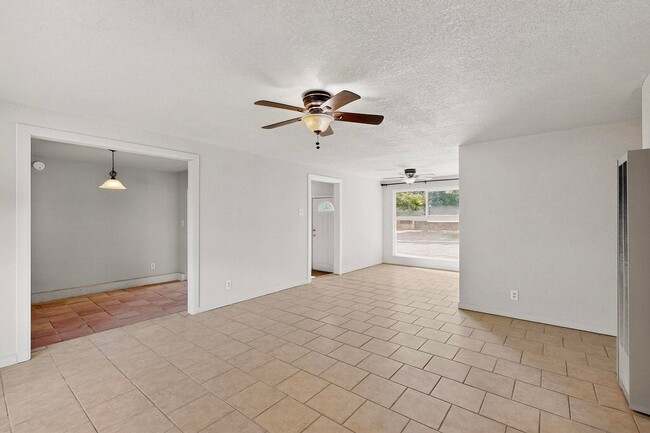 Building Photo - NE 3 bedroom 1 bath 1348/sf