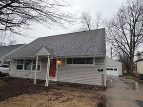 Building Photo - Charming 3-Bedroom Home in Cuyahoga Falls with Flexible Living Space & Fenced Yard!