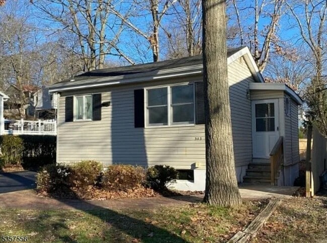 Primary Photo - 303 Knox Way