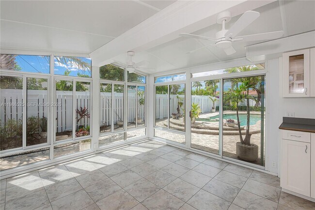 Building Photo - 2070 NE 65th St