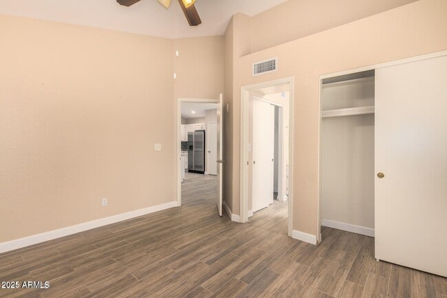 Building Photo - 3013 E Bluefield Ave