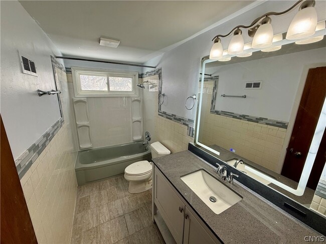 Building Photo - 2 Ilex Ln