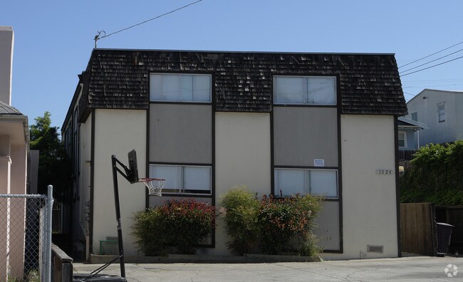 Building Photo - 3228 Logan St