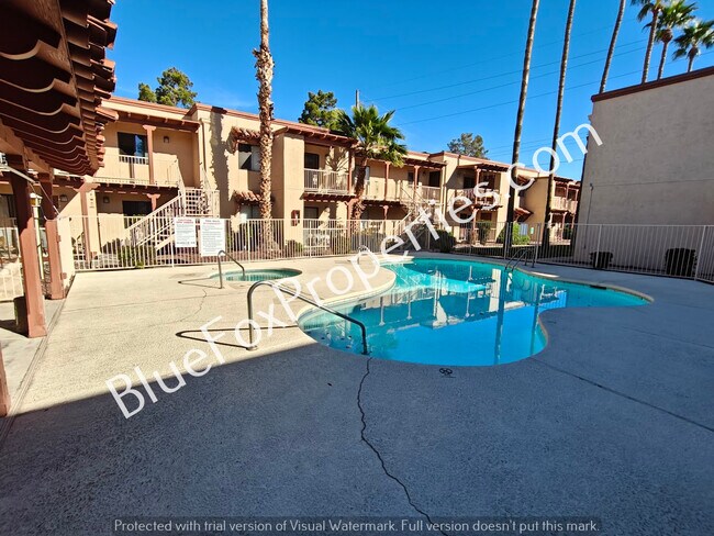 Building Photo - 3357 N Country Club Rd