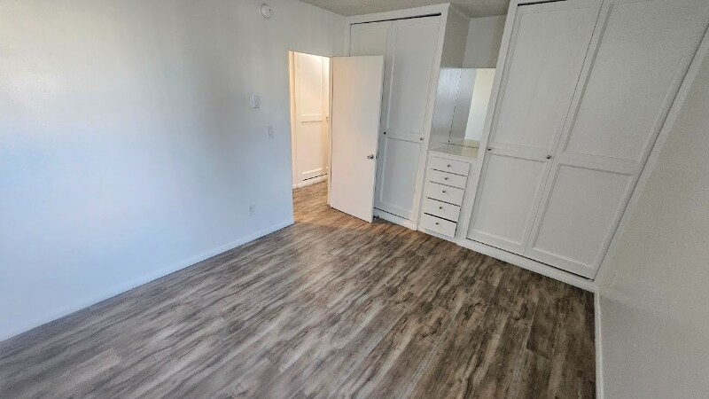 Building Photo - 11030 Moorpark St