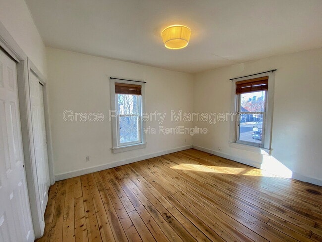 Building Photo - 819 E 25th Ave