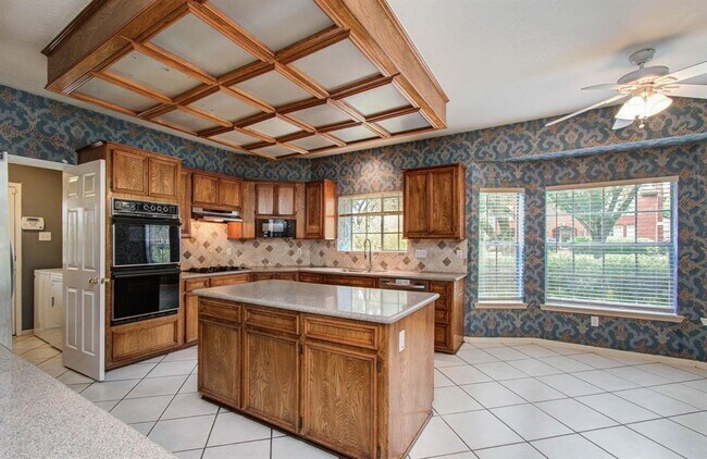 Building Photo - 16839 Willow Bend Ct