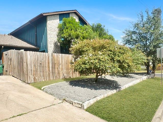 Building Photo - 1413 Valleyridge Dr