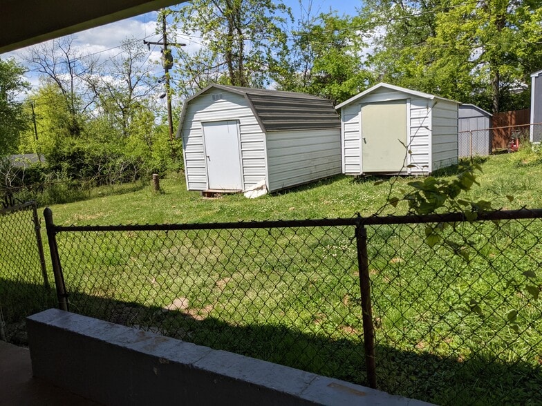 Backyard with Rentee accessible storage - 208 Hickory St