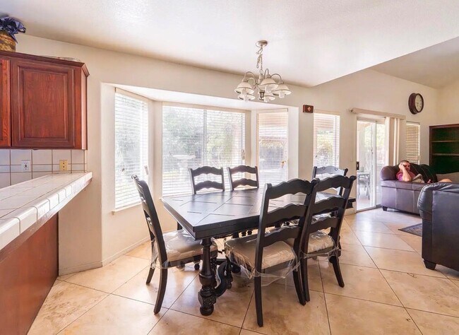 Building Photo - 5742 W Palo Alto Ave