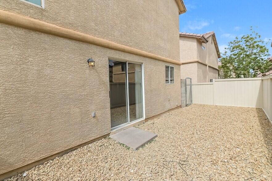 Building Photo - 6015 Ambleshire Ave
