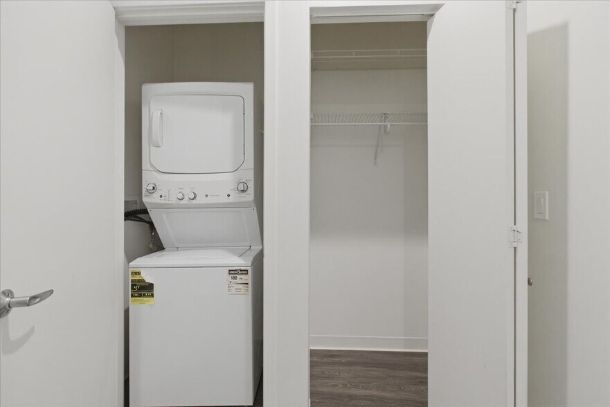 Building Photo - 830 N Milwaukee Ave