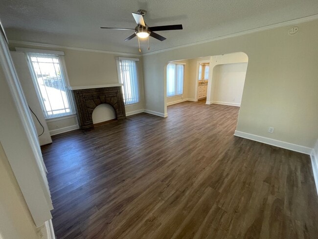 Building Photo - 512-514 N. Pacific Ave.