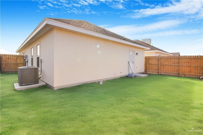 Building Photo - 9 Aurora Ln