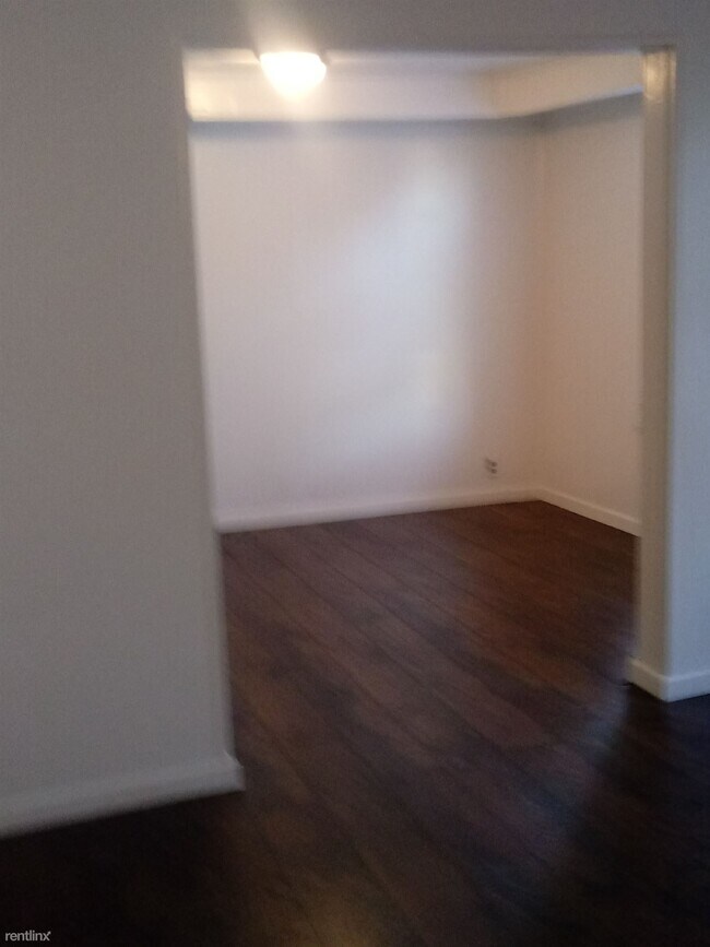 Building Photo - 2 br, 1 bath House - 617 N Sycamore St 617...