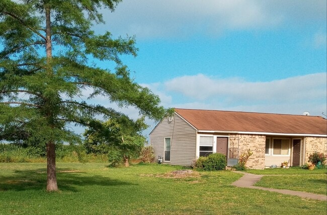 Building Photo - 400 W Mesquite