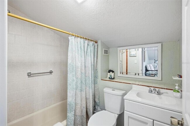 Building Photo - 305 N 6th St