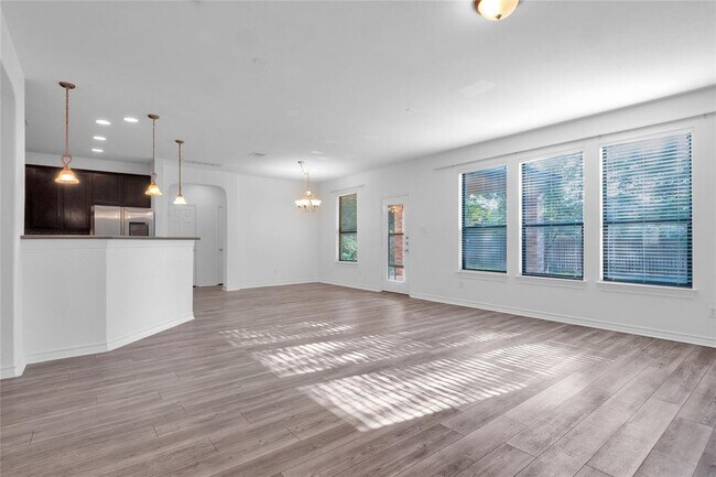 Building Photo - 10217 English Oak Dr