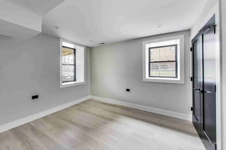 Building Photo - 1311 N Rockwell St