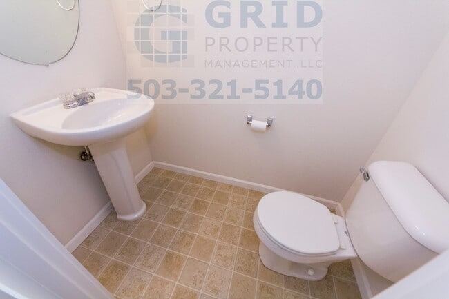 Building Photo - Beautiful 3BR Townhome